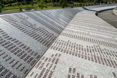 Gedenkstein fr die Opfer von Srebrenica